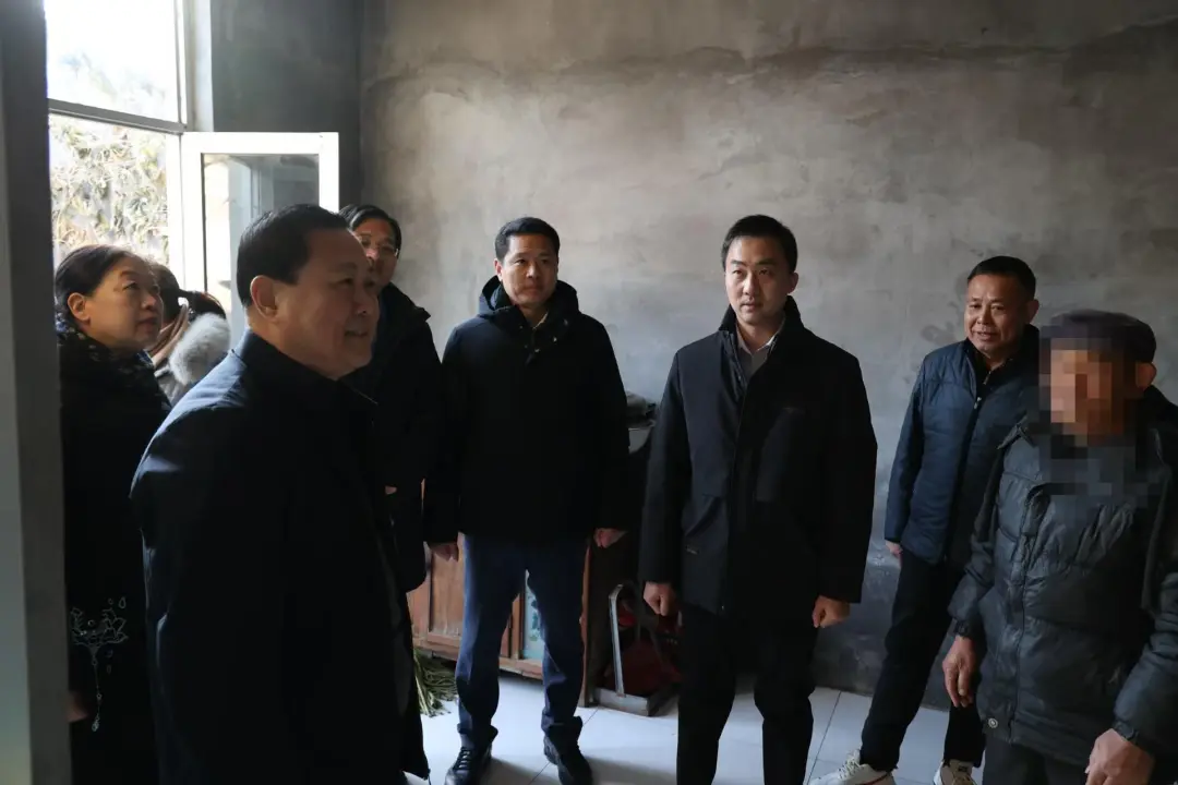 山东航空学院马克思主义学院党总支书记平金明、院长傅开梅一行到古城镇走访慰问驻村第一书记和困难群众